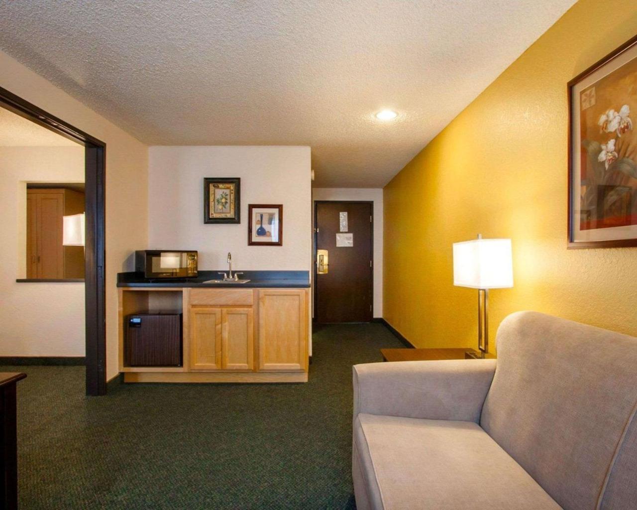 Quality Inn & Suites Спрингфилд Экстерьер фото